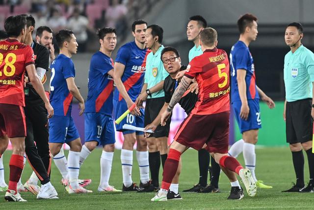 张召忠的预言：美国衰落后，谁会率先出手？